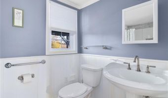 120 Chestnut Ave, Narragansett, RI 02882