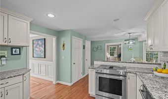 105 LYNN Cir, East Greenwich, RI 02818