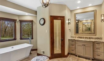 118 Lakeland Dr, Adams Twp., PA 16046