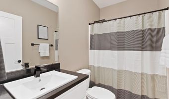 2016 Fairway Dr, Auburn, IN 46706