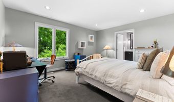 2529 Thornapple Dr, Ann Arbor, MI 48103