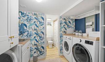 2422 S OAKLAND St, Arlington, VA 22206