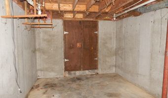 17 W Birch Ln, Beaver Cove, ME 04441