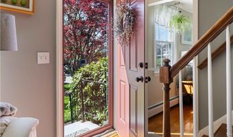 43 Academy Ave, Bristol, RI 02809