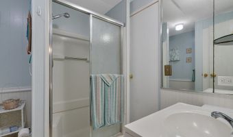 900 Laurel Cir, Barefoot Bay, FL 32976