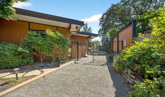 738 Fairway Ct, Ashland, OR 97520