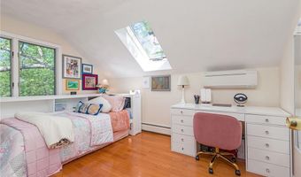 25 Spanker St, Jamestown, RI 02835