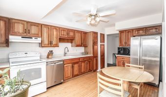 24 Prospect Dr, Brookfield, CT 06804
