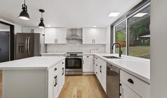 8395 SW BERRYHILL Ln, Beaverton, OR 97008
