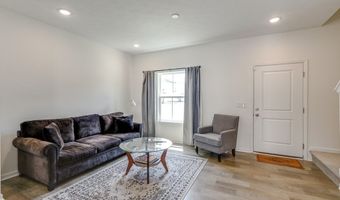 677 Crossings Ln, Akron, OH 44320