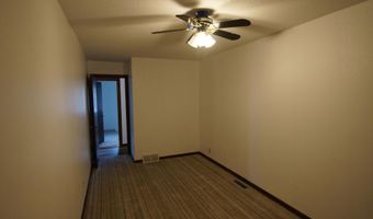 911 S Aldrich St, Aberdeen, SD 57401