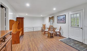 1 E Gate Rd, Danbury, CT 06811
