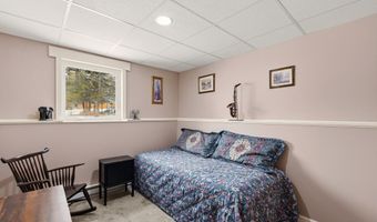 72 Louise St, Auburn, ME 04210