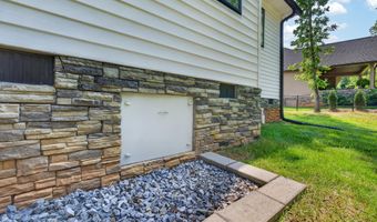 355 Shadows Lawn Dr, Athens, TN 37303