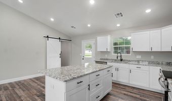 401 E Crescent St, Aurora, MO 65605