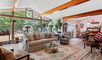 916 Hillcrest Dr, Adrian, MI 49221