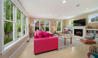 9 Casey Ct, Newport, RI 02840