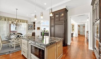 295 Meadowbrook Country Club Est, Ballwin, MO 63011