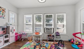 120 E PACIFIC St, Appleton, WI 54911