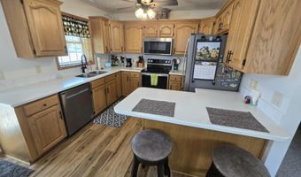 613 Springview Cir, Beatrice, NE 68310