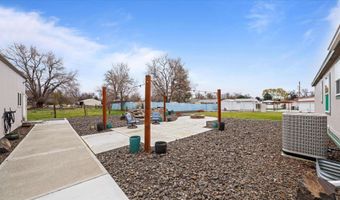 317 7th St, Benton City, WA 99320