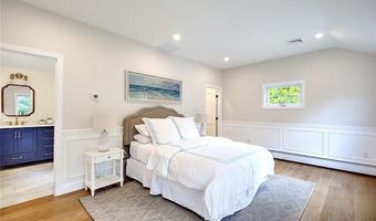 1 Cheshire Dr, Barrington, RI 02806