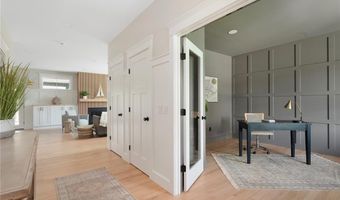 5 Braeburn Cir, Cranston, RI 02921