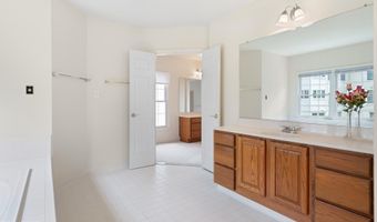 10604 MAPLECREST Ln, Potomac, MD 20854