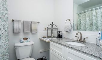 203 Fenner Ave 5, Middletown, RI 02842