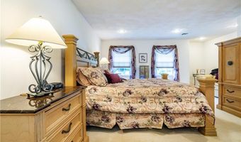 38 Mark Dr, Lincoln, RI 02865