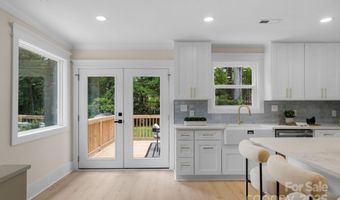 215 Wyanoke Ave, Charlotte, NC 28205