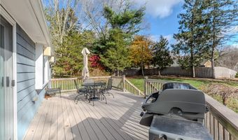 33 Rosewood Ln, Cumberland, RI 02864