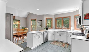 23 Gatehouse Ln, Amherst, NY 14051