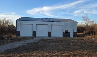 21306 Lawrence 2074, Ash Grove, MO 65604