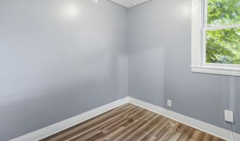 82 Hampshire St, Auburn, ME 04210