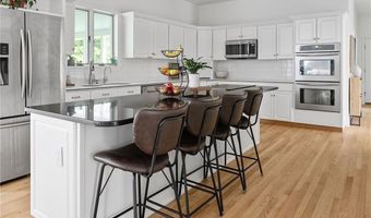 125 Fernwood Dr, East Greenwich, RI 02818