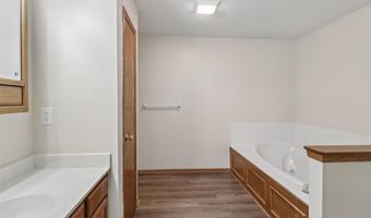 708 13th St SW, Altoona, IA 50009