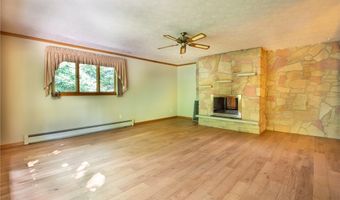 1341 Valley Dr, Akron, OH 44312