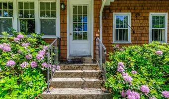 4 Pineway Dr, Auburn, ME 04210