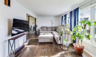 502 S Reuter Dr, Arlington Heights, IL 60005