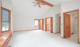 100 W Maplemere Rd, Amherst, NY 14221