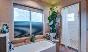2 Mesa Sea Rd, Arroyo Hondo, NM 87513