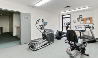 1016 S WAYNE St 302, Arlington, VA 22204
