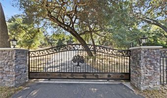 707 S Live Oak Park Rd, Fallbrook, CA 92028