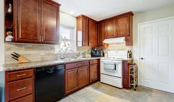 222 MILLER Rd, Akron, PA 17501