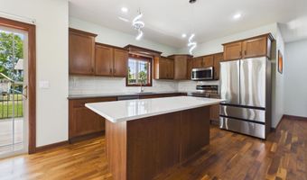 812 S 5th Ave, Brandon, SD 57005