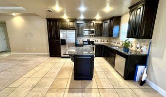 512 Almond Tree Ln, Clovis, NM 88101