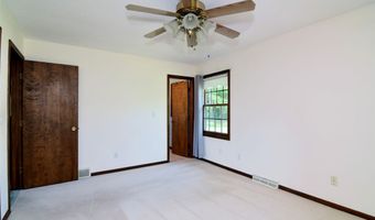 1585 Hemlock Dr, Ashtabula, OH 44004