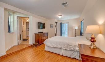 18 Plum Tree Rd, Amherst, MA 01002