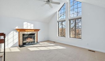 6017- F CURTIER Dr F, Alexandria, VA 22310